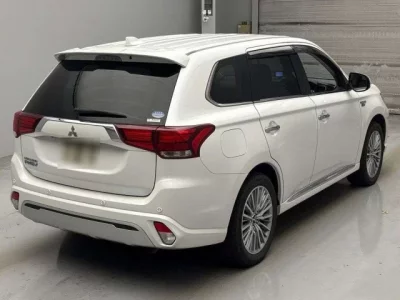 Mitsubishi OUTLANDER PHEV  с аукциона в Японии
