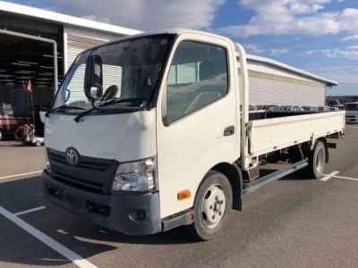 Toyota DYNA  с аукциона в Японии