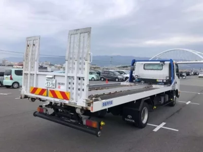 Toyota DYNA  с аукциона в Японии