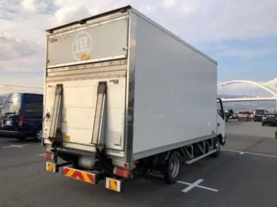 Toyota DYNA  с аукциона в Японии