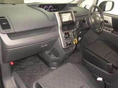 Toyota NOAH  с аукциона в Японии