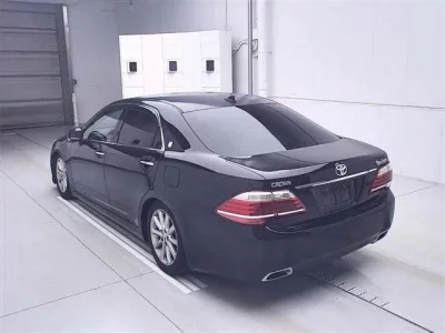 Toyota CROWN  с аукциона в Японии