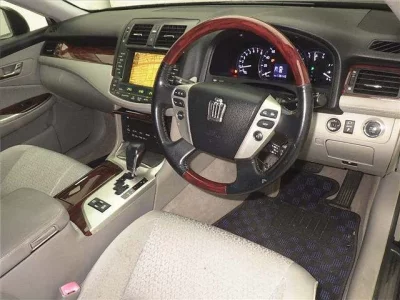 Toyota CROWN  с аукциона в Японии