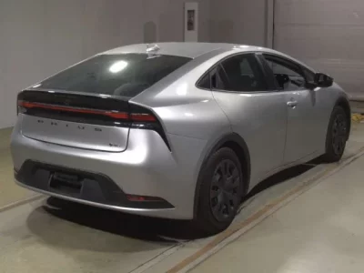 Toyota PRIUS  с аукциона в Японии