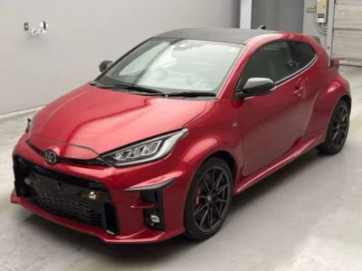 Toyota YARIS  с аукциона в Японии