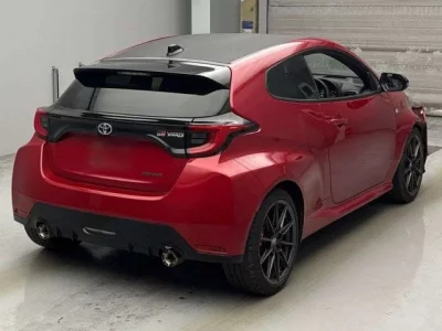 Toyota YARIS  с аукциона в Японии