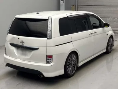 Toyota ISIS