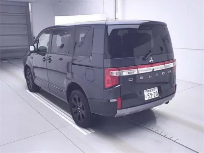 Mitsubishi DELICA D5