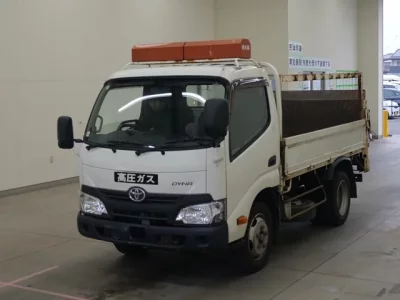 Toyota DYNA  с аукциона в Японии