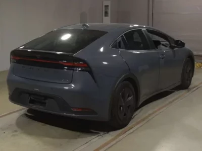 Toyota PRIUS  с аукциона в Японии