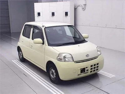 Daihatsu Esse