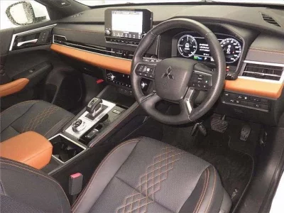 Mitsubishi OUTLANDER PHEV