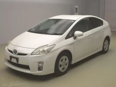 Toyota PRIUS  с аукциона в Японии