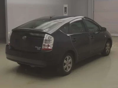Toyota PRIUS  с аукциона в Японии