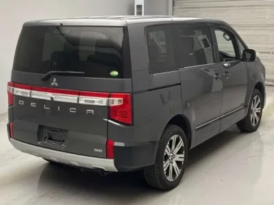 Mitsubishi DELICA D5