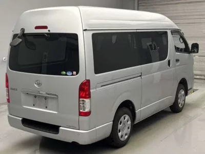 Toyota HIACE VAN  с аукциона в Японии