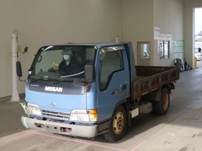 Nissan TRUCK