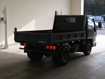 Nissan TRUCK