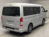 Toyota HIACE VAN лот № 62121 оценка 4  с аукциона в Японии 1