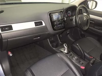 Mitsubishi OUTLANDER PHEV