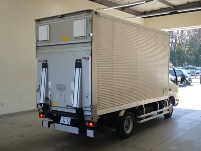 Toyota DYNA  с аукциона в Японии