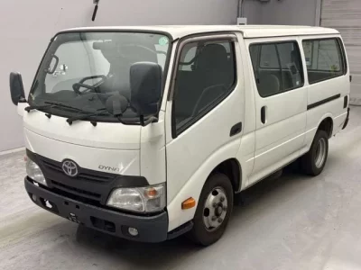 Toyota DYNA  с аукциона в Японии