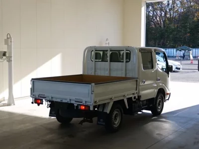 Toyota DYNA  с аукциона в Японии
