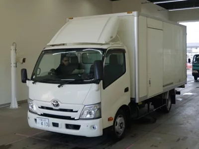 Toyota DYNA  с аукциона в Японии