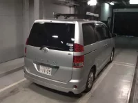 Toyota NOAH лот № 3050 оценка 3.5  с аукциона в Японии 4