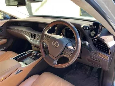 Lexus LS  с аукциона в Японии