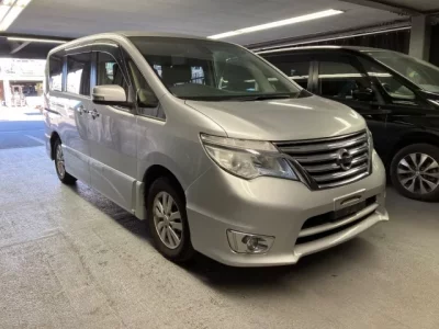 Nissan SERENA  с аукциона в Японии