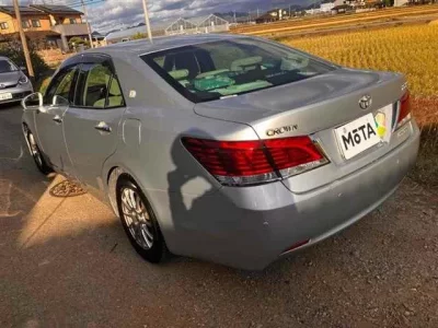 Toyota CROWN  с аукциона в Японии