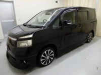 Toyota VOXY лот № 28026 оценка 3.5  с аукциона в Японии 1