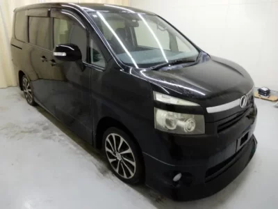 Toyota VOXY  с аукциона в Японии