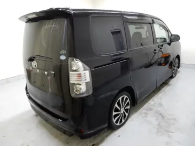 Toyota VOXY  с аукциона в Японии