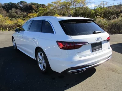 Audi A4  с аукциона в Японии
