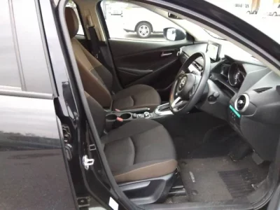 Mazda MAZDA2  с аукциона в Японии