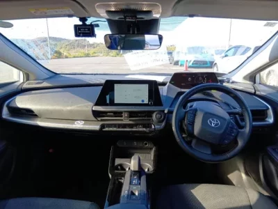 Toyota PRIUS  с аукциона в Японии