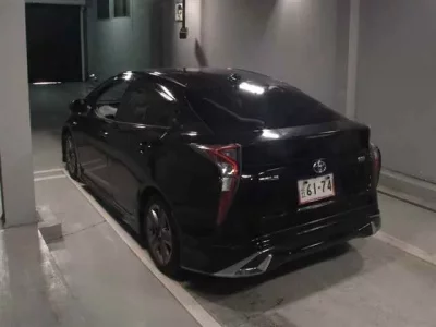 Toyota PRIUS  с аукциона в Японии