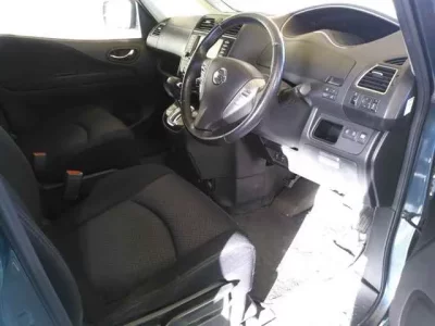Nissan SERENA  с аукциона в Японии