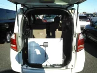 Toyota RACTIS лот № 2014 оценка 3  с аукциона в Японии 9