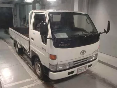 Toyota DYNA  с аукциона в Японии