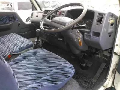 Toyota DYNA  с аукциона в Японии