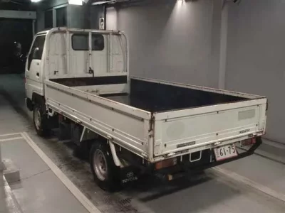 Toyota DYNA  с аукциона в Японии