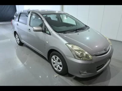 Toyota WISH  с аукциона в Японии