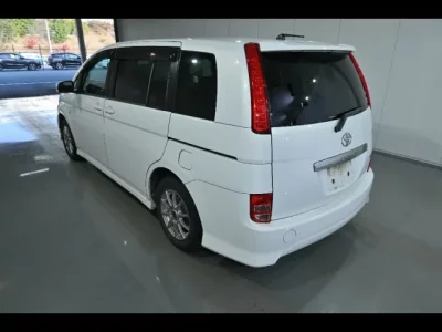 Toyota ISIS  с аукциона в Японии