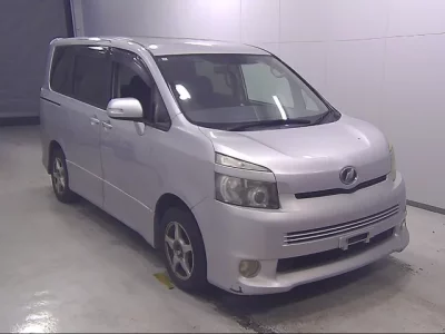 Toyota VOXY  с аукциона в Японии