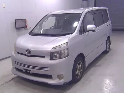 Toyota VOXY  с аукциона в Японии