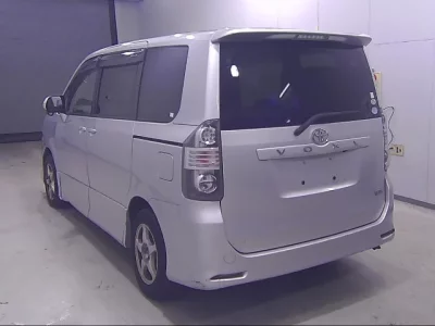 Toyota VOXY  с аукциона в Японии