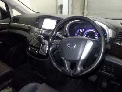 Nissan ELGRAND  с аукциона в Японии